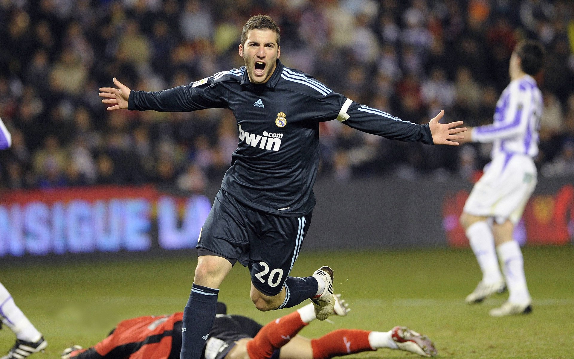 开云app下载中心-拜仁战术体系成熟，有望长期维持领先优势，拜仁战术风格打法